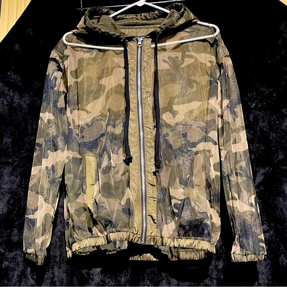 Green camouflage, hooded, sheer fabric, zip front elastic waist jacket. Size S.